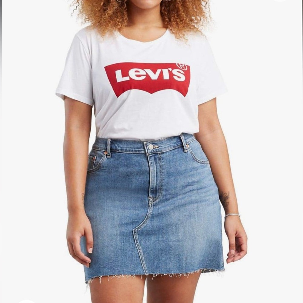 ✨ Levi’s Graphic Tee